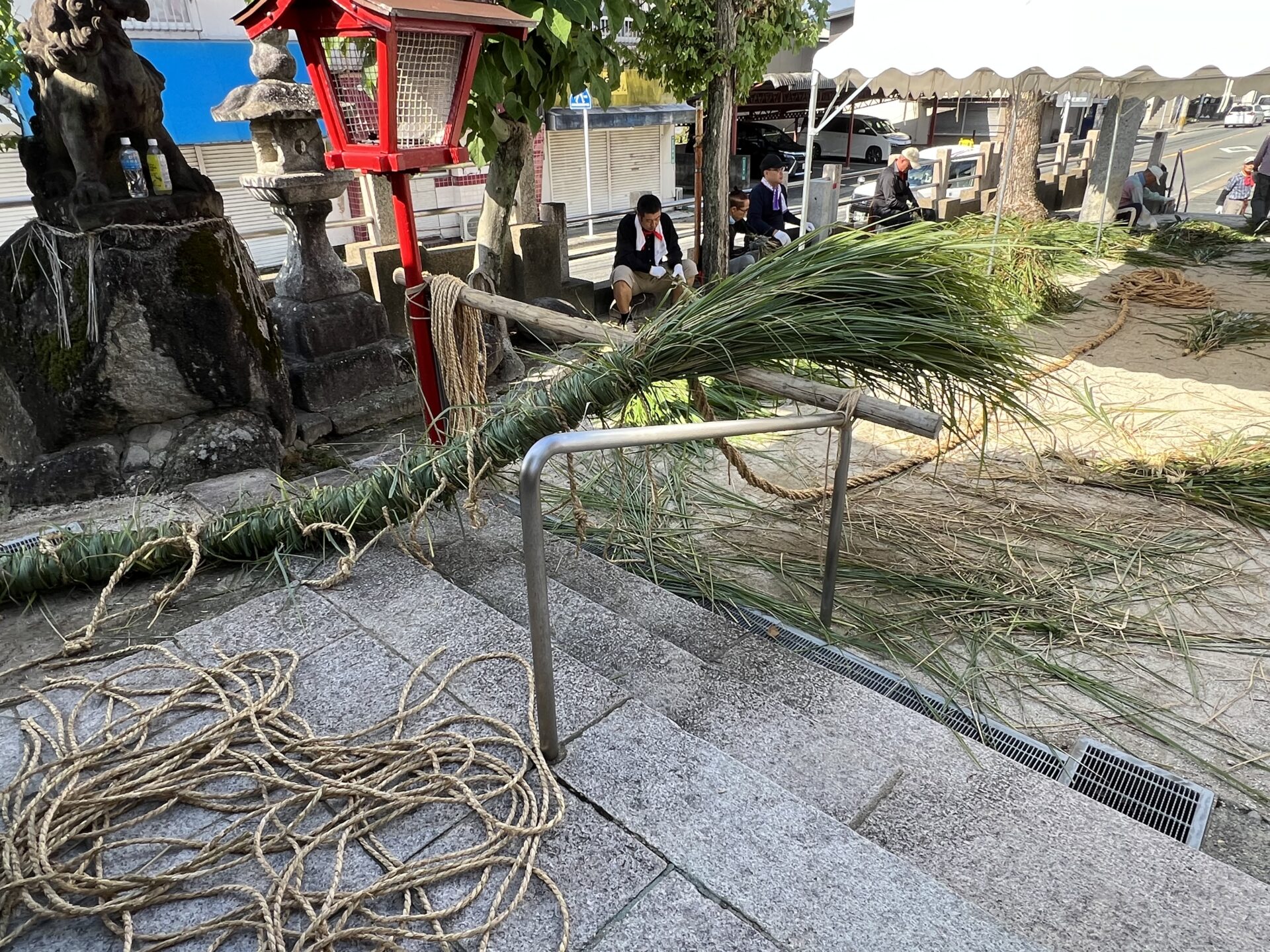 芯を通してねじり上げる工程（強度を生む要）