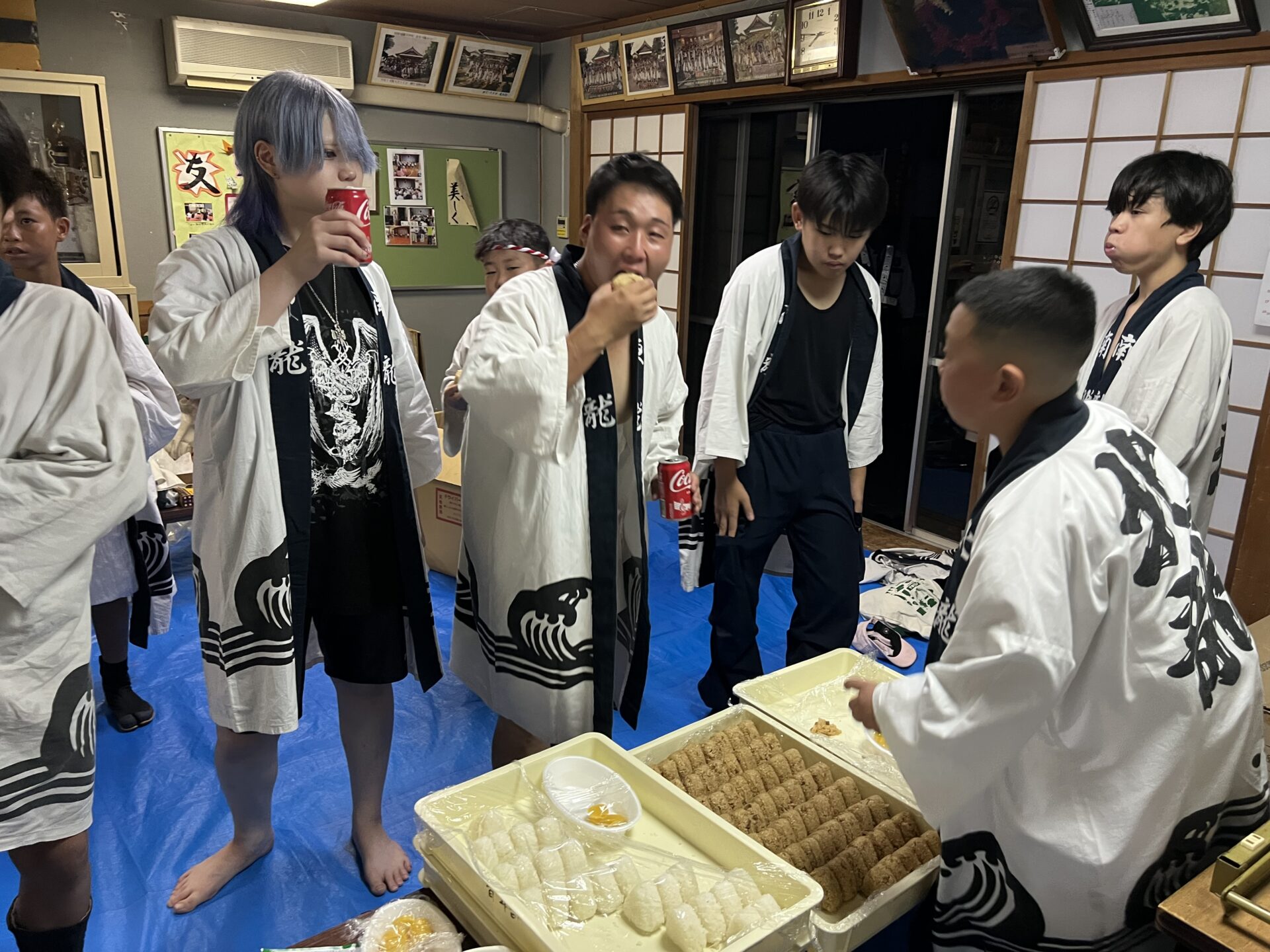 本番前の軽食・お茶で一息つく参加者