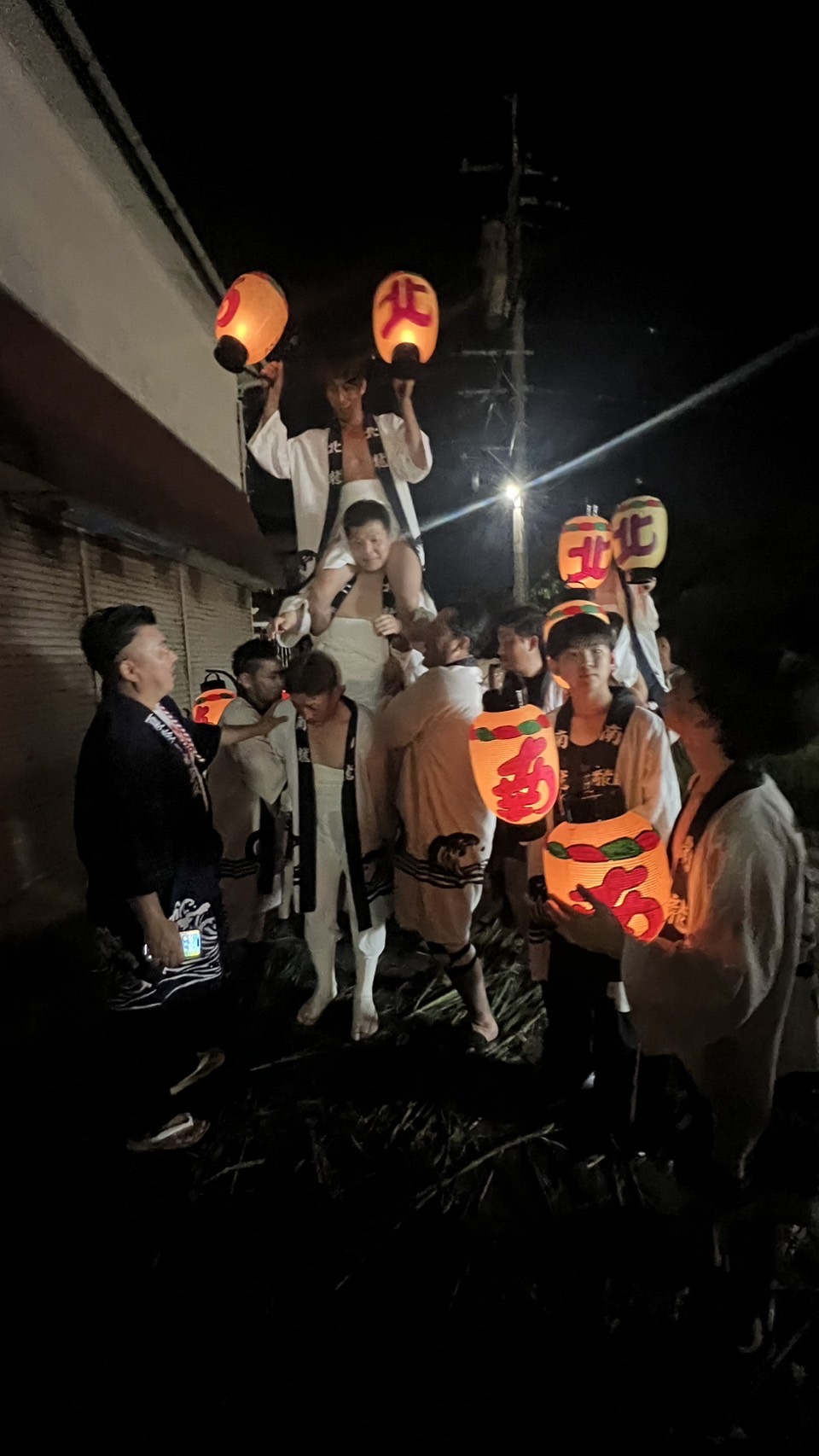 東西・南北 三段肩車の対峙