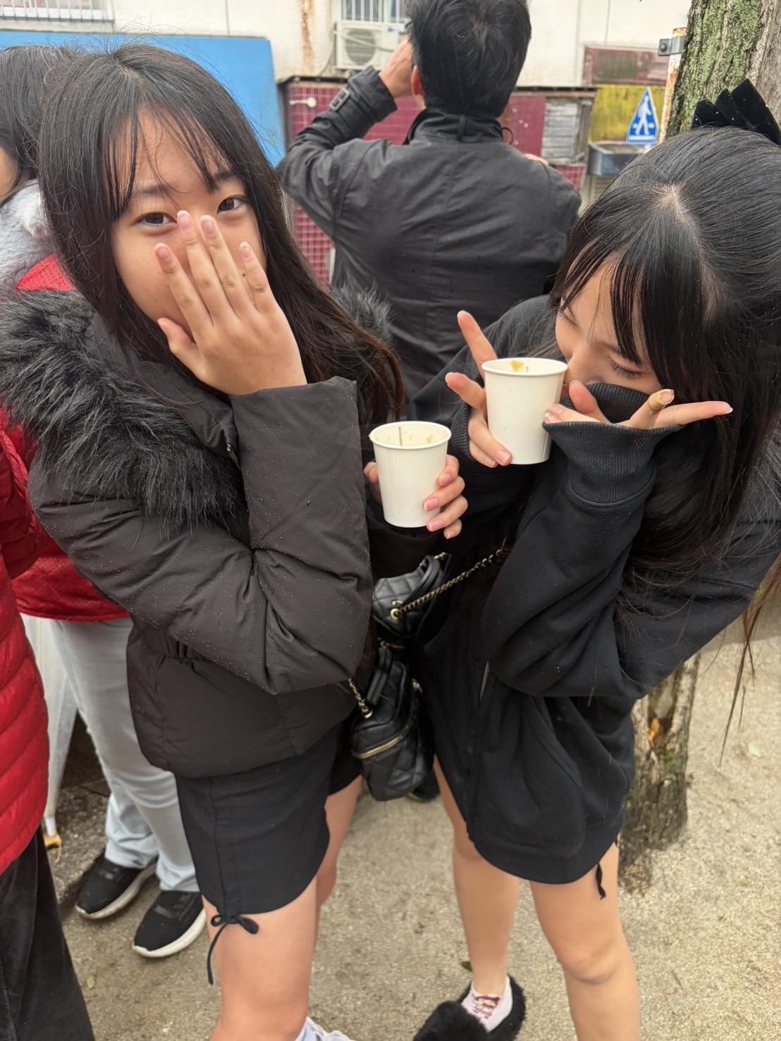 餅を丸める様子