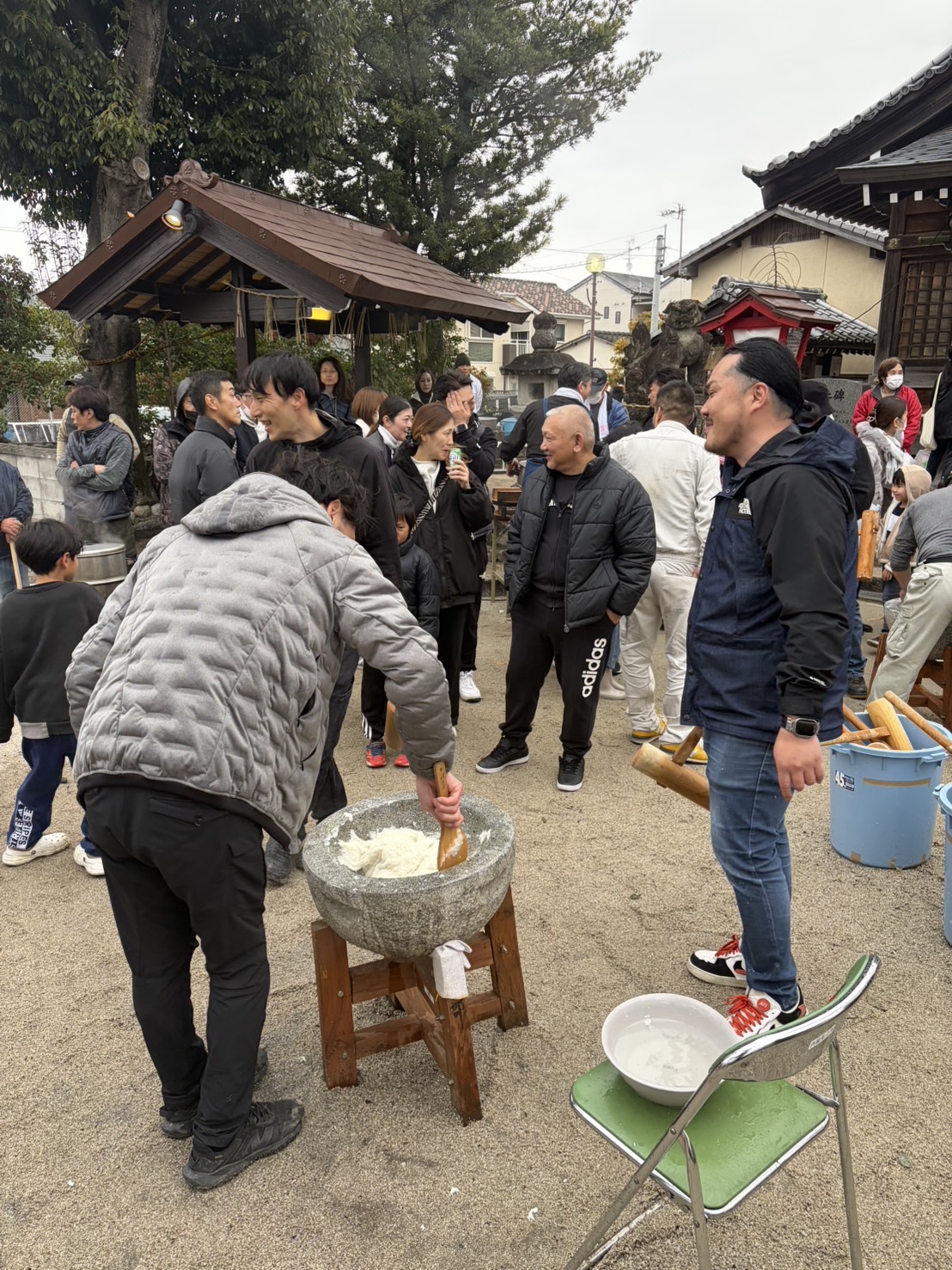 賑わう境内の様子