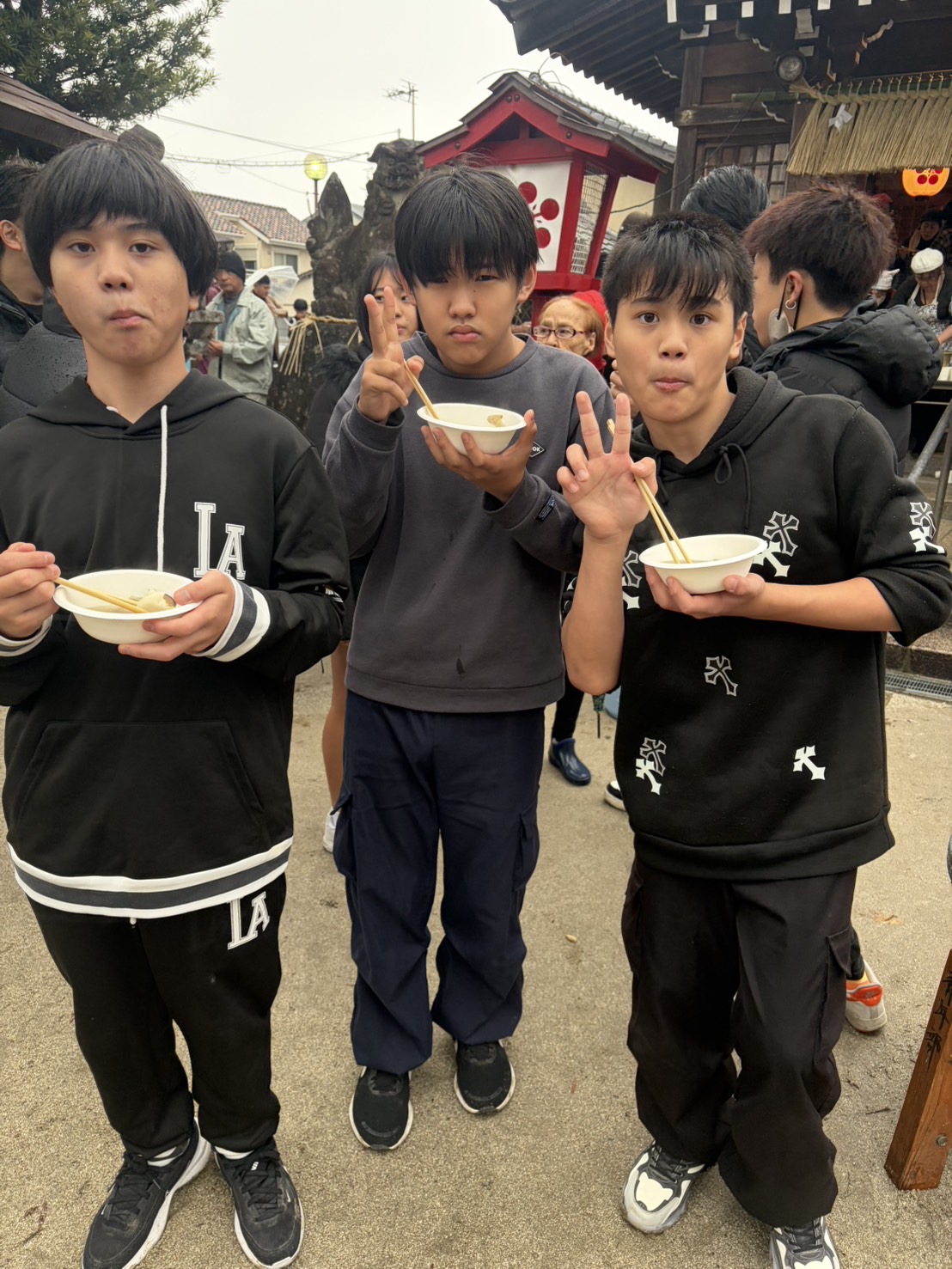 餅の仕上げ作業