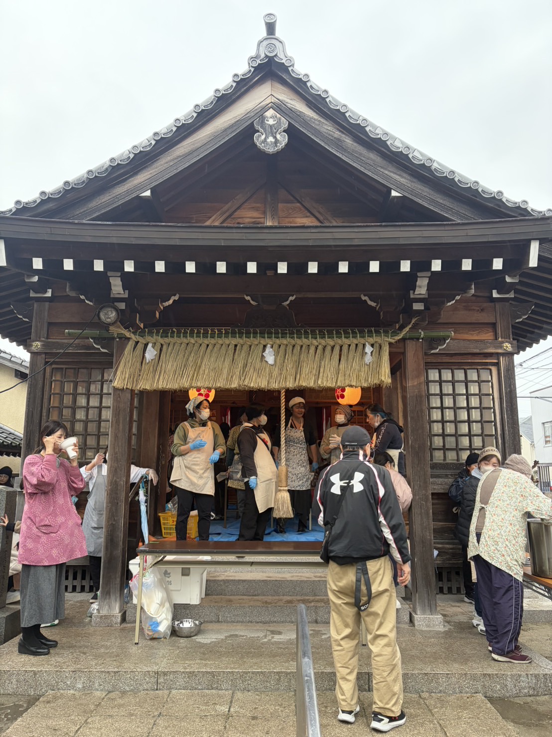 餅つき終了後の境内