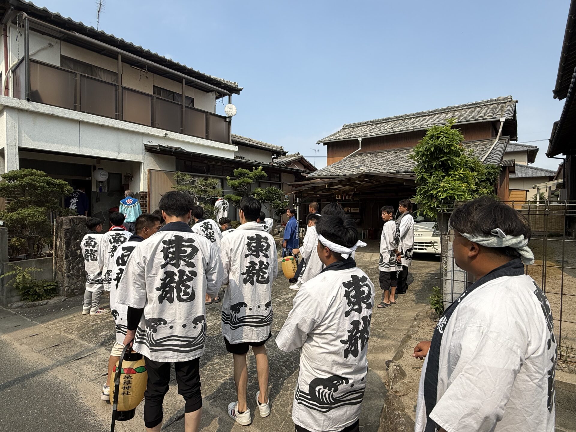 初盆を迎えられたご家庭へ向かう皆様