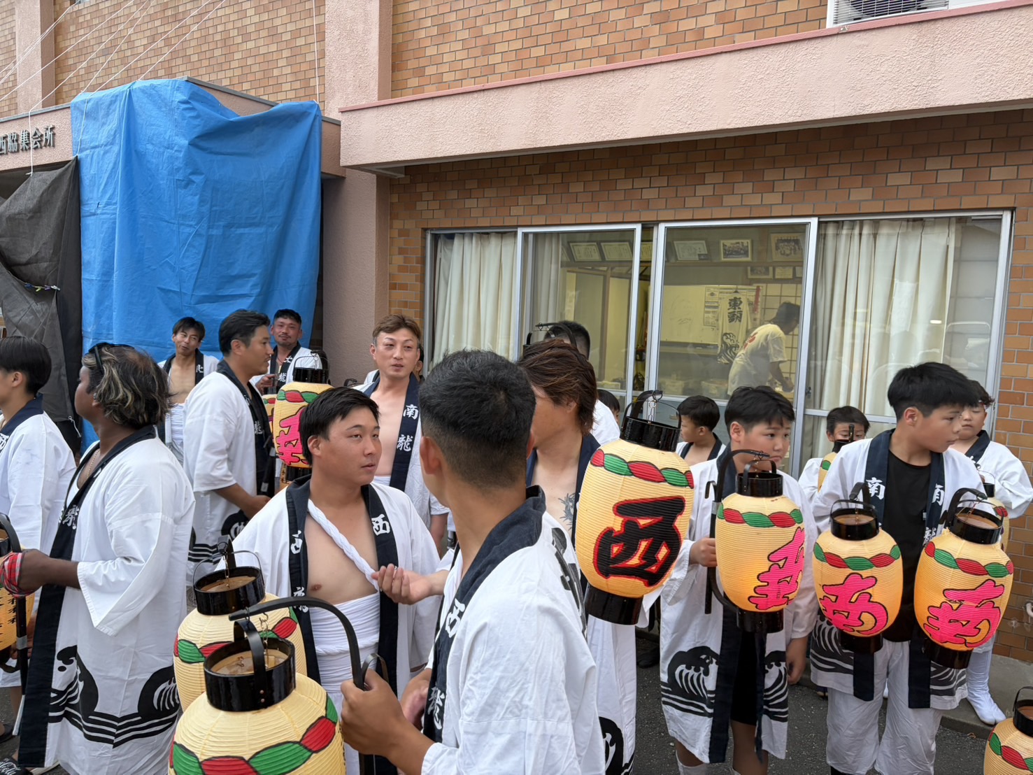 盆押しに集まった参加者