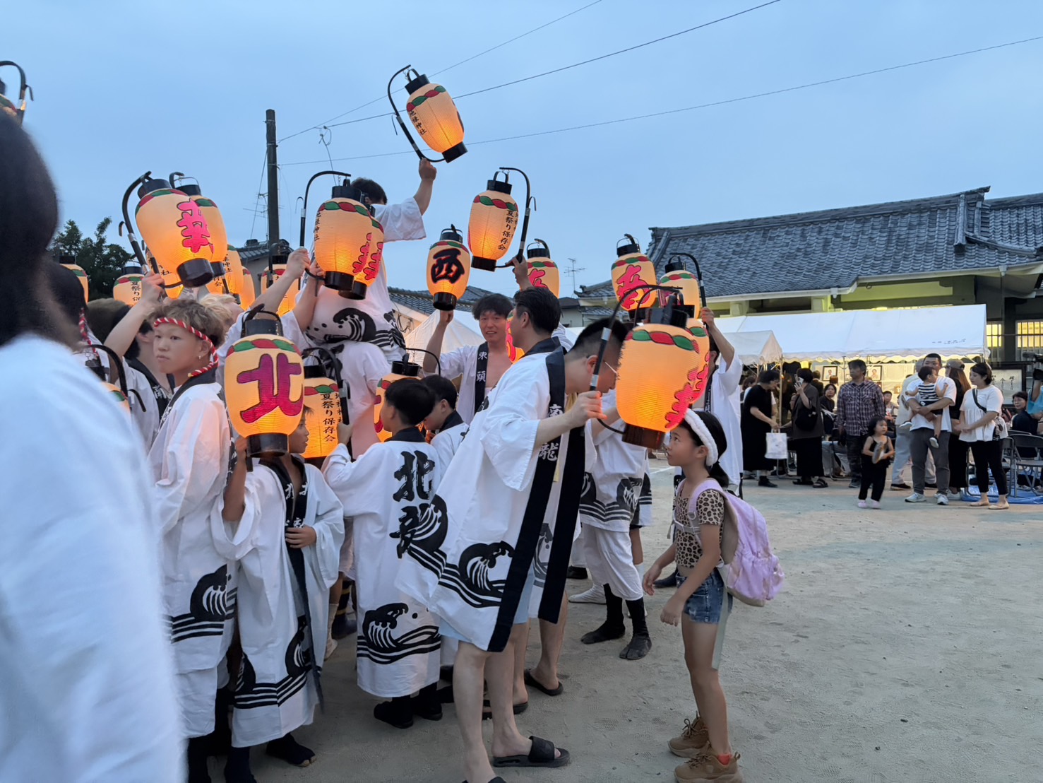 青年部による納骨堂での盆押し