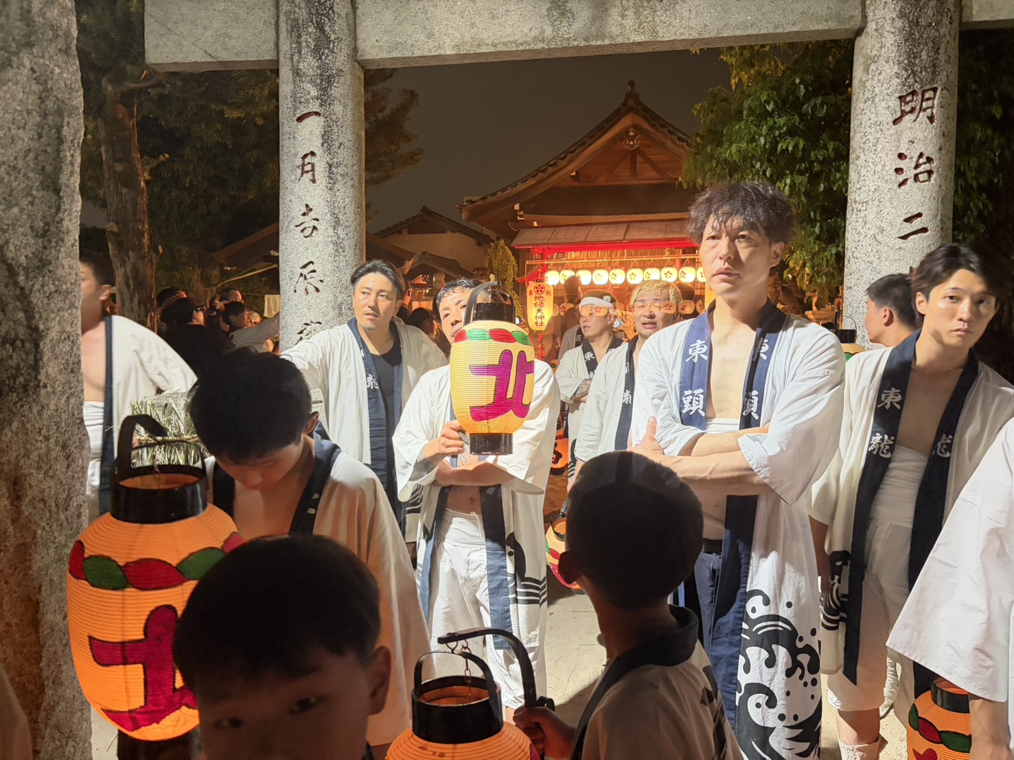 盆押し開始を待つ参加者