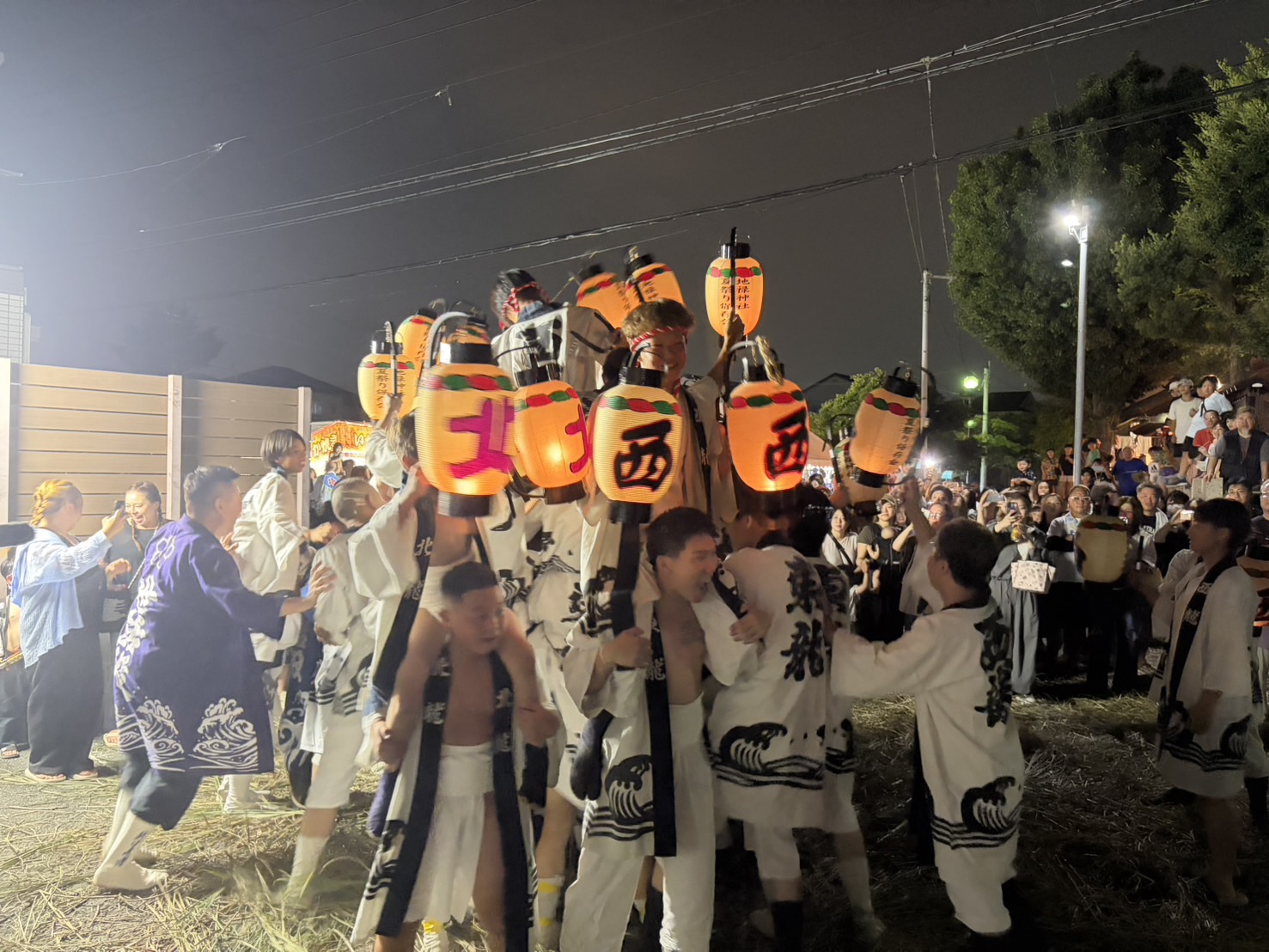盆押し会場の熱気