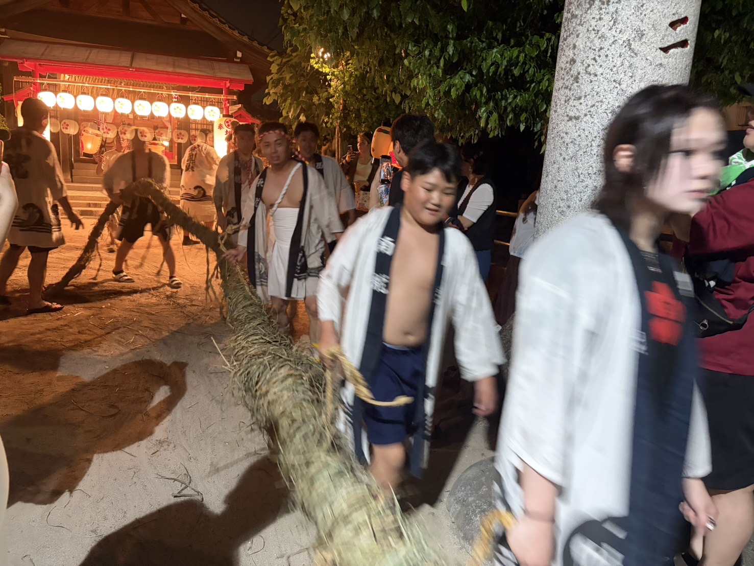 盆押しを行う青年部