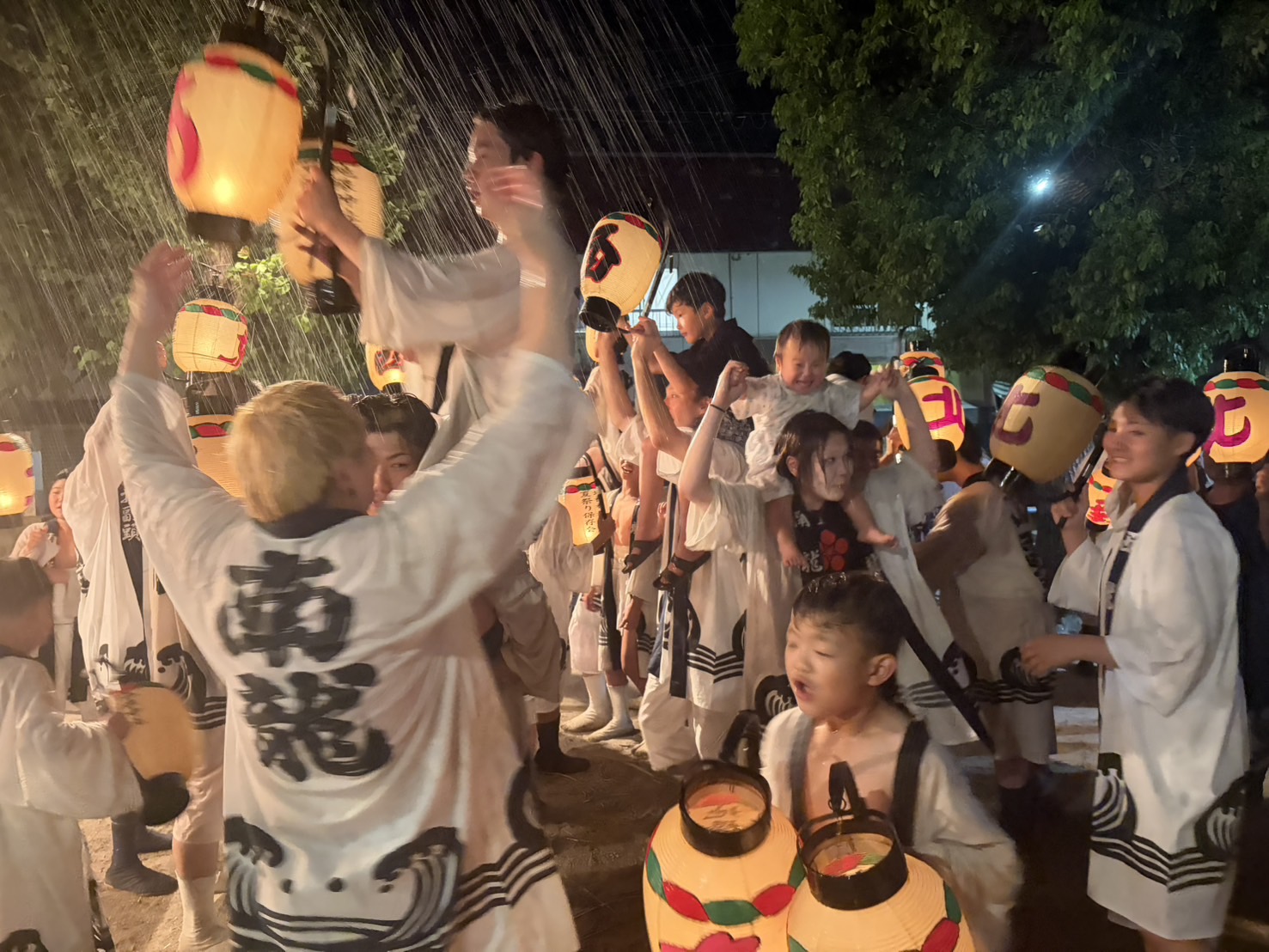 神社内での盆押しクライマックス