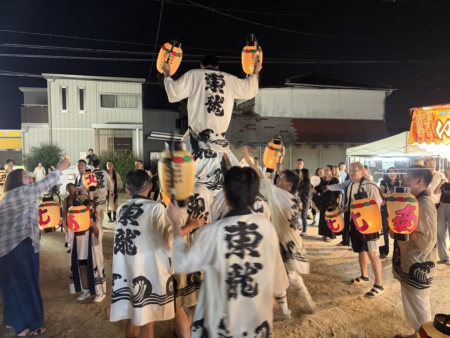 公園で行われる盆押し