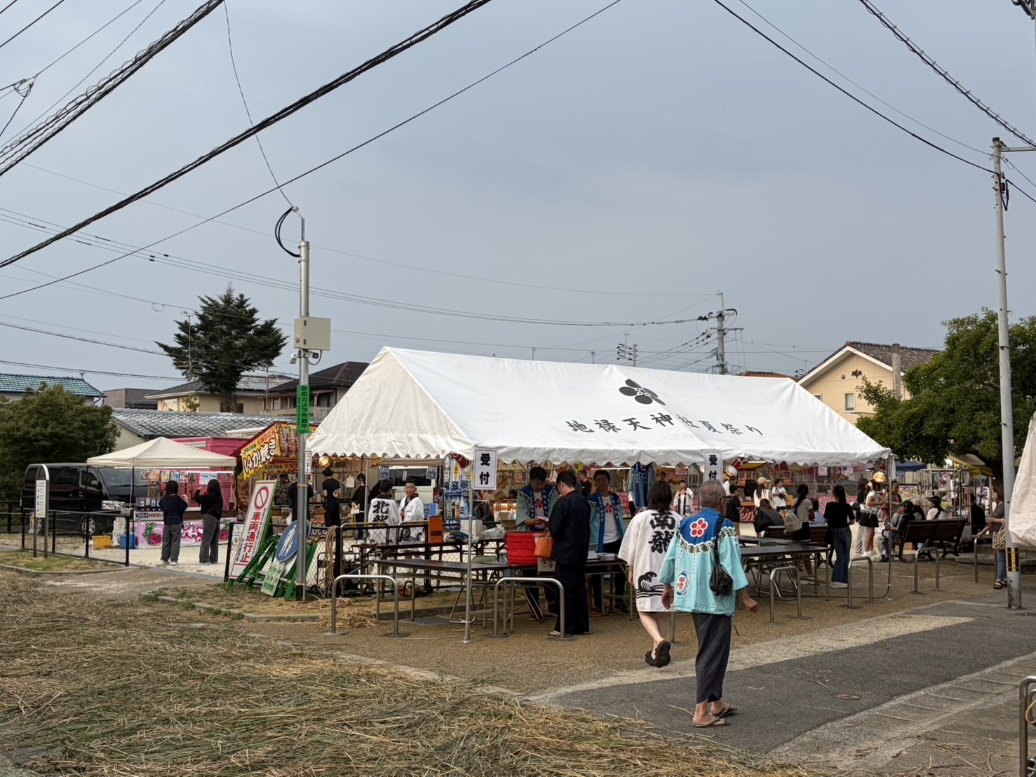 盆押し会場の出店と本部