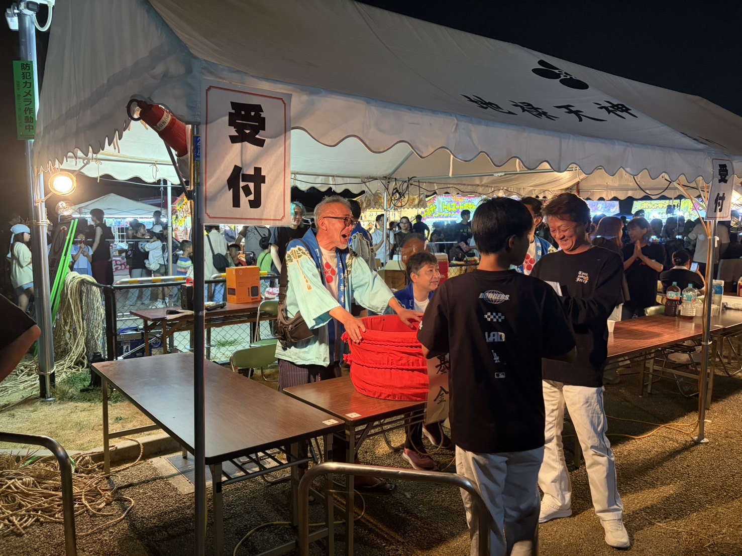 観客も参加する盆押し