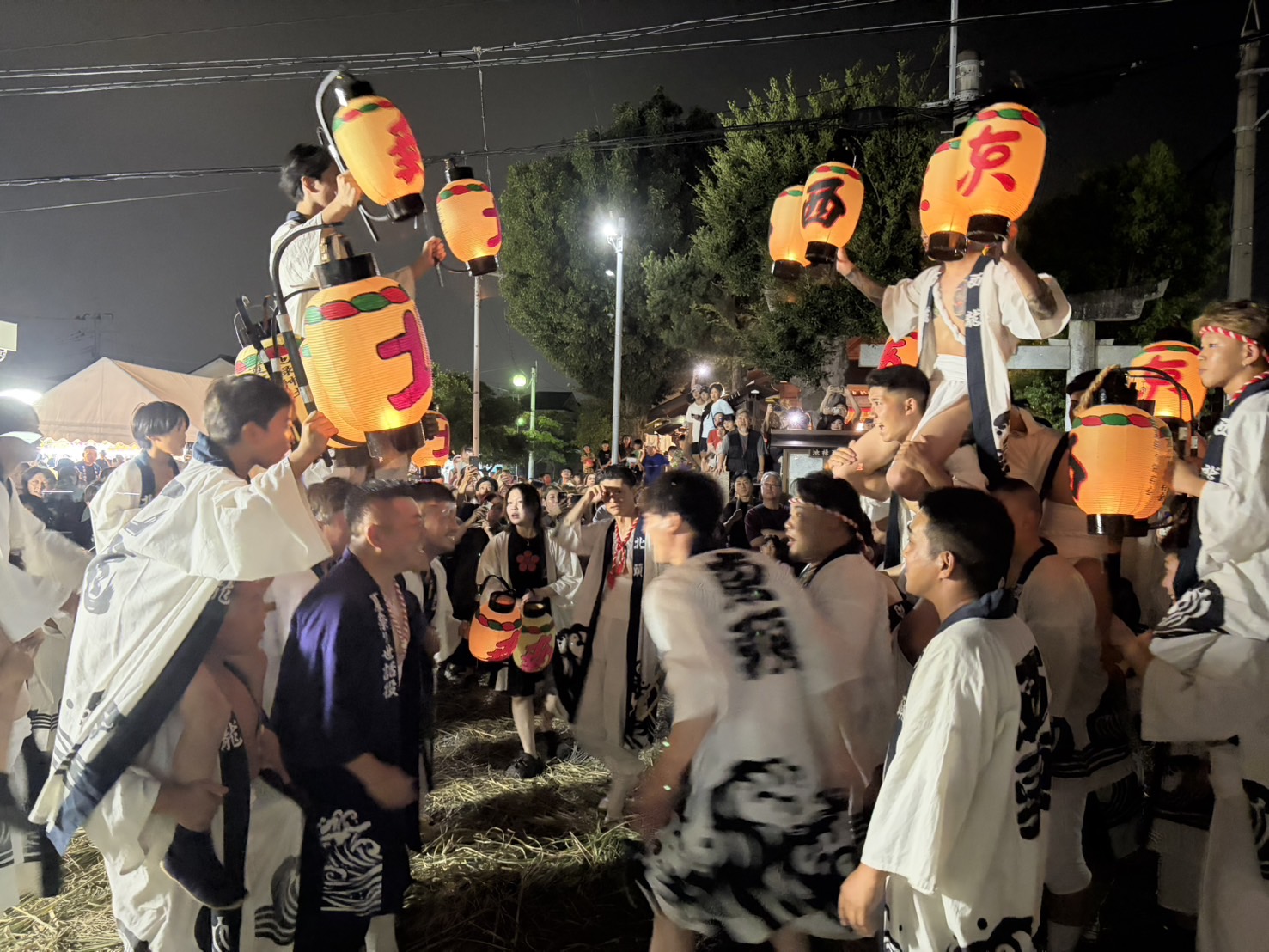 盆押し会場を盛り上げるAntay