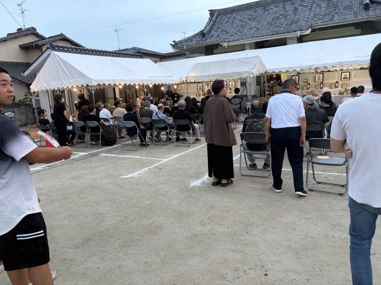 田隈の初盆供養へ向かう様子